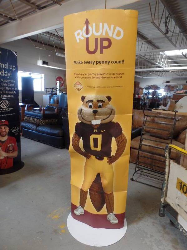lot 814 image: MN GOPHERS PROMOTIONAL STAND UP