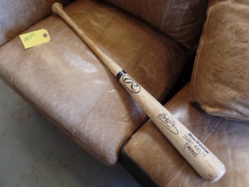 lot 815 image: AUTOGRAPHED MN TWINS GAME USED BAT