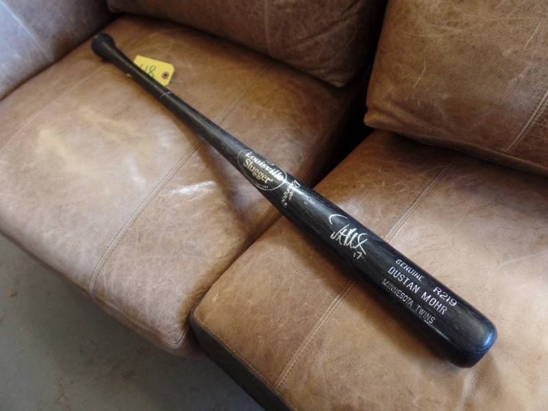 lot 817 image: MN TWINS GAME USED AUTOGRAPHED BAT