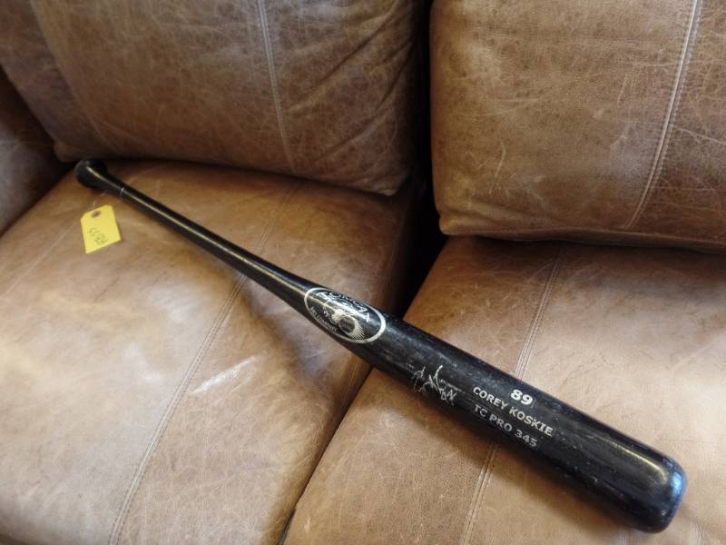 lot 818 image: MN TWINS GAME USED AUTOGRAPHED BAT