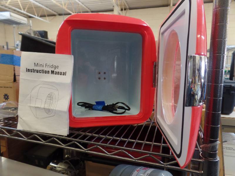 lot 822 image: MINI HOT & COLD FRIDGE