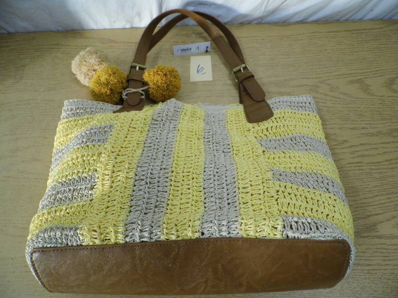 lot 6 image: Sonoma Purse