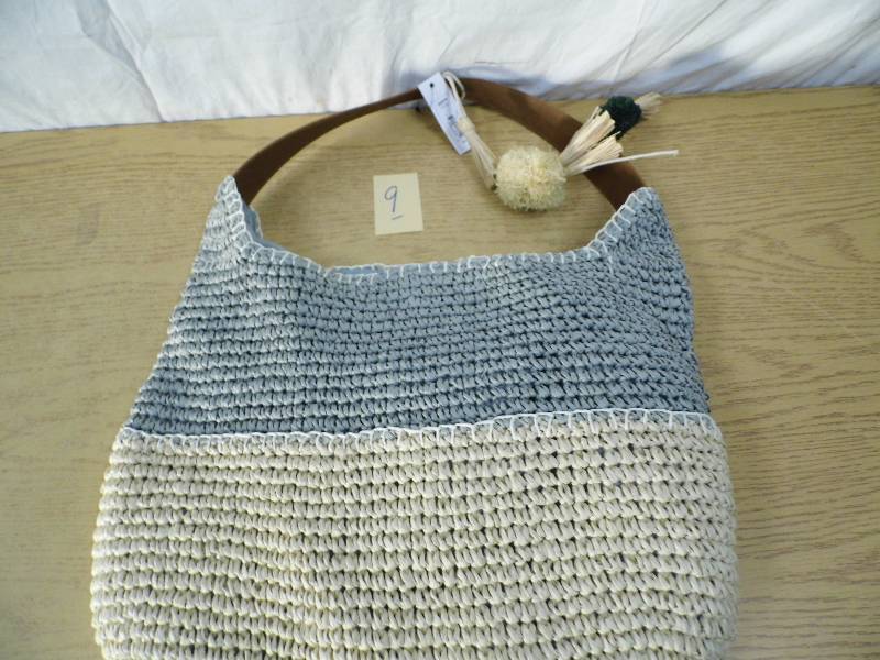lot 9 image: Sonoma Purse