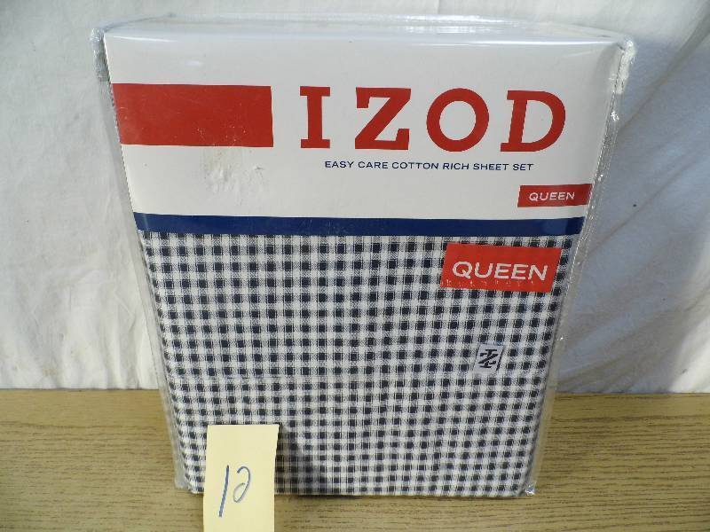 lot 12 image: Izod Sheet Set - Queen