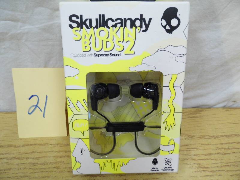lot 21 image: Skull Candy Smokin Buds 2