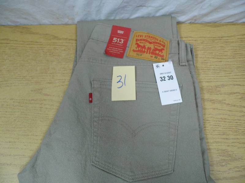 lot 31 image: Levis Jeans - 3230