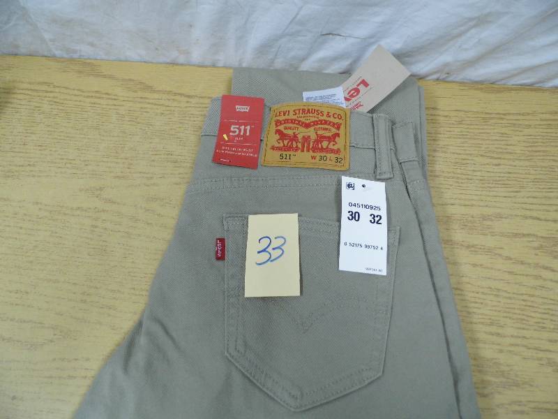 lot 33 image: Levis Jeans - 3032