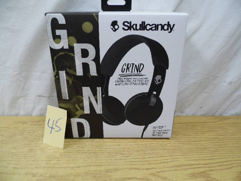 lot 45 image: Skullcandy Grind Headphones