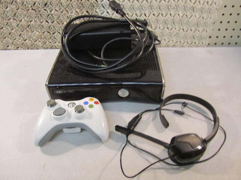 lot 19 image: X Box 360 Console with Power Cord, ...