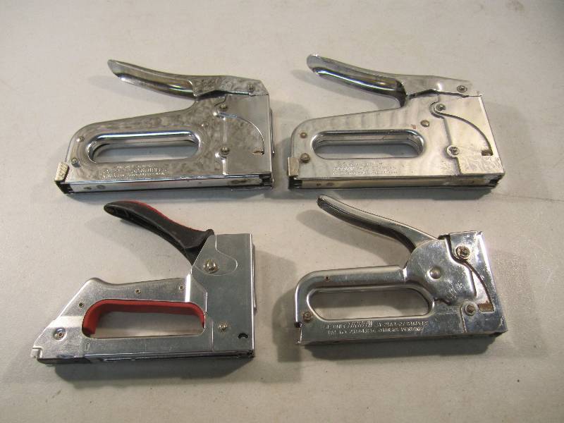 lot 48 image: Lot of 4 Staplers 3 are Arrows The ...