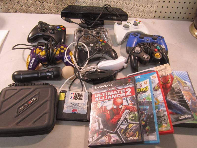 lot 92 image: Mixed Gaming Lot Controllers Games ...