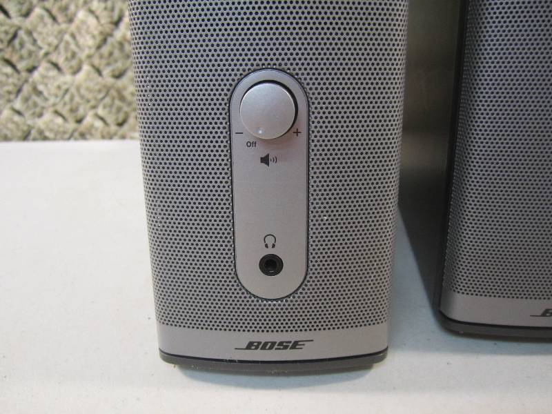 lot 98 image: Pair of Bose Power Speakers Unteste...