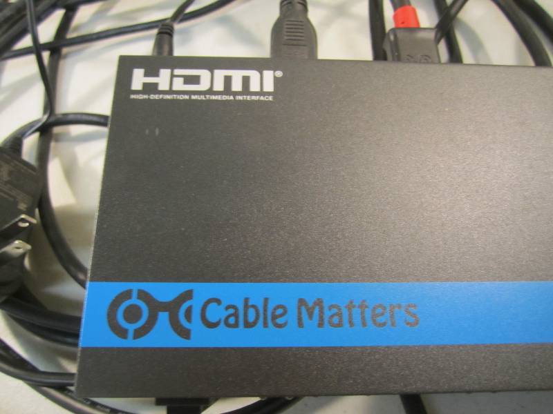 lot 101 image: Cable Matters UHD 3D HDMI Splitter ...