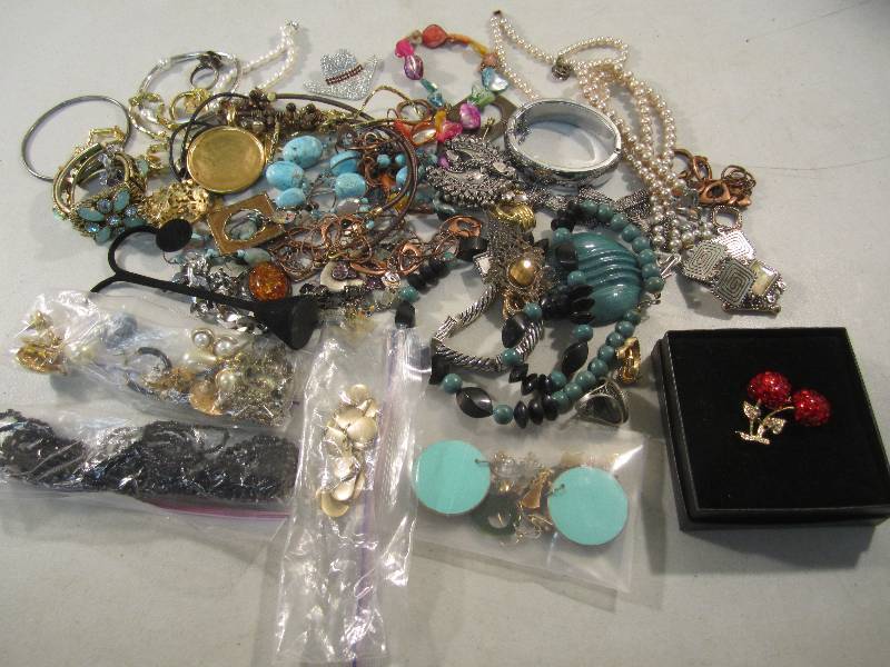 lot 109 image: Mixed Lot of Misc Jewelry See Photo...