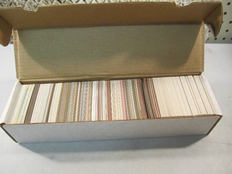lot 111 image: Box of 1989 Score Baseball Cards...