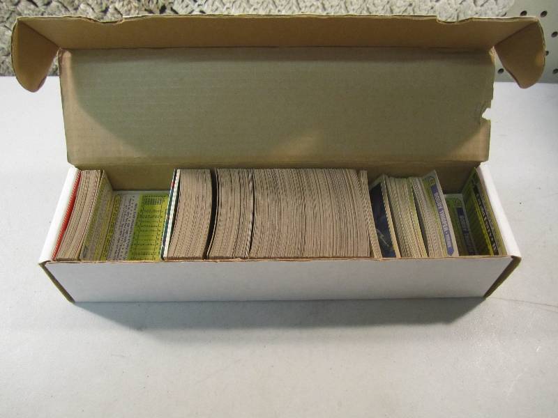 lot 113 image: Box of 1987 Topps Baseball Cards...