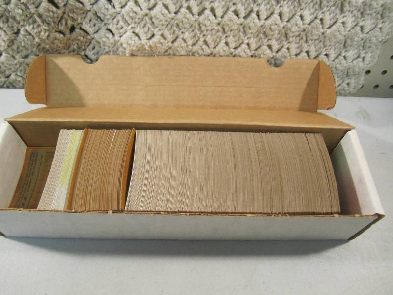 lot 114 image: Box of 1988 Topps Baseball Cards...