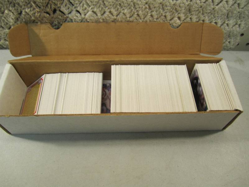 lot 115 image: Box of 1992 Upper Deck Baseball Car...