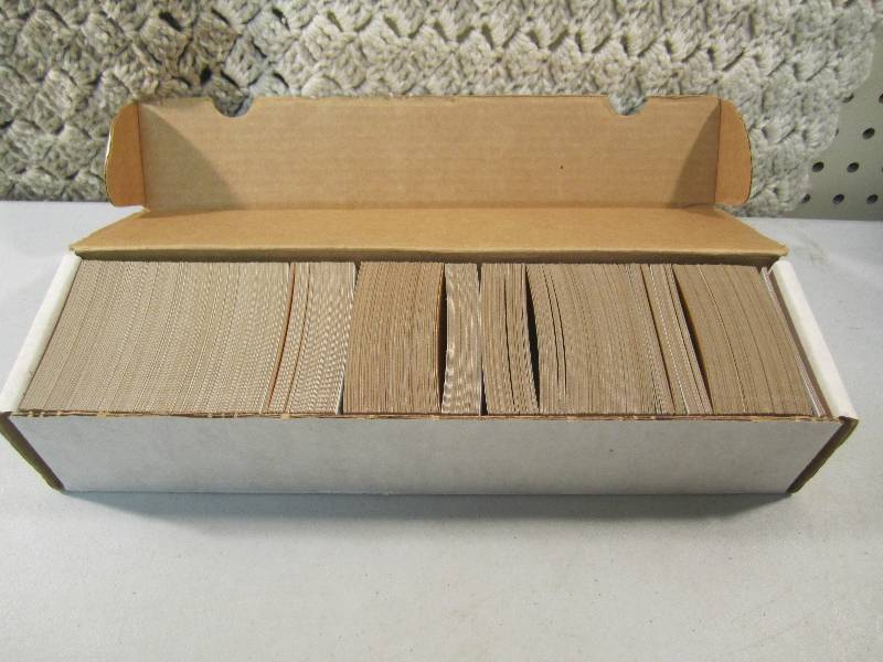 lot 116 image: Box of 1988 Topps Baseball Cards...