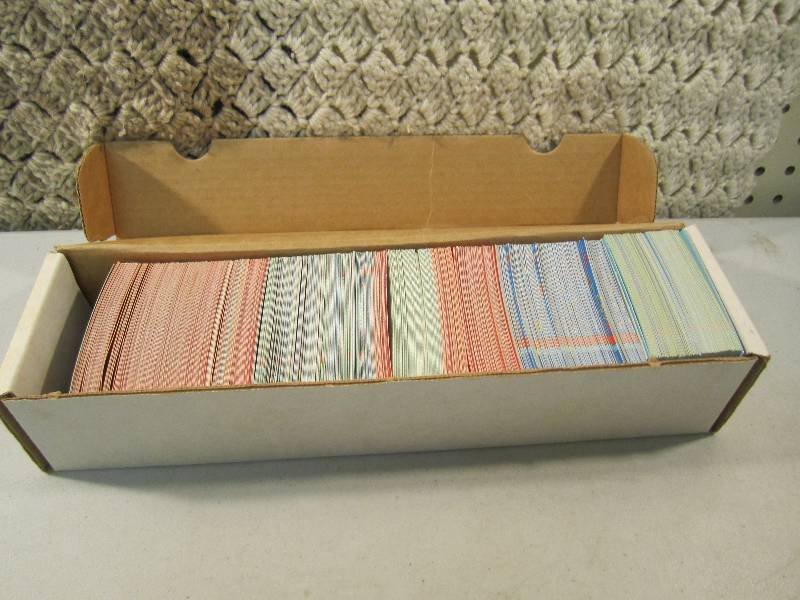 lot 128 image: Box of Mixed Baseball Cards...