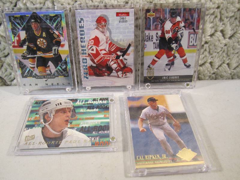 lot 147 image: Lot of 5 Collector Sports Cards 4 -...
