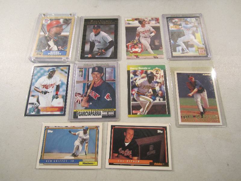 lot 154 image: Lot of 10 Baseball Cards in Sleeves...