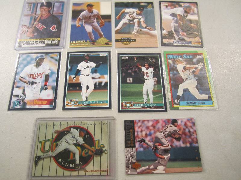 lot 161 image: Lot of 10 Baseball Cards in Sleeves...