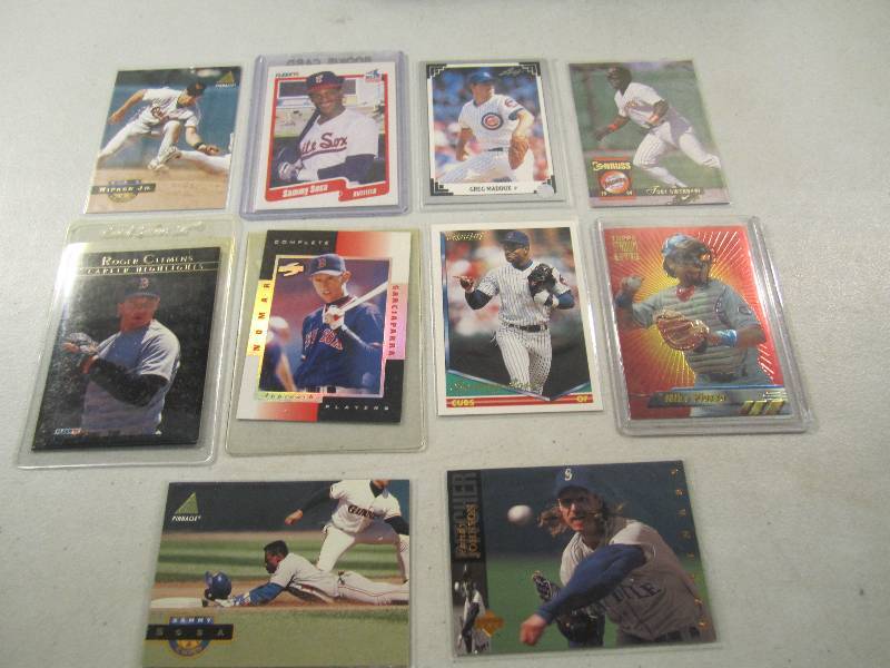 lot 169 image: Lot of 10 Baseball Cards in Sleeves...