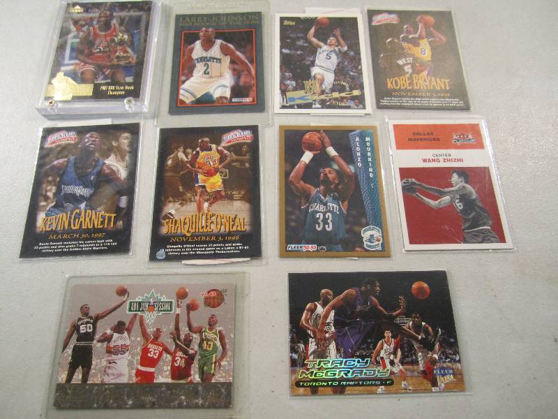 lot 170 image: Lot of 10 Basketball Cards in Sleev...