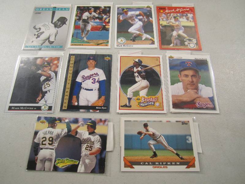 lot 171 image: Lot of 10 Baseball Cards in Sleeves...