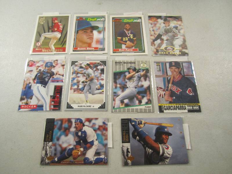 lot 172 image: Lot of 10 Baseball Cards in Sleeves...
