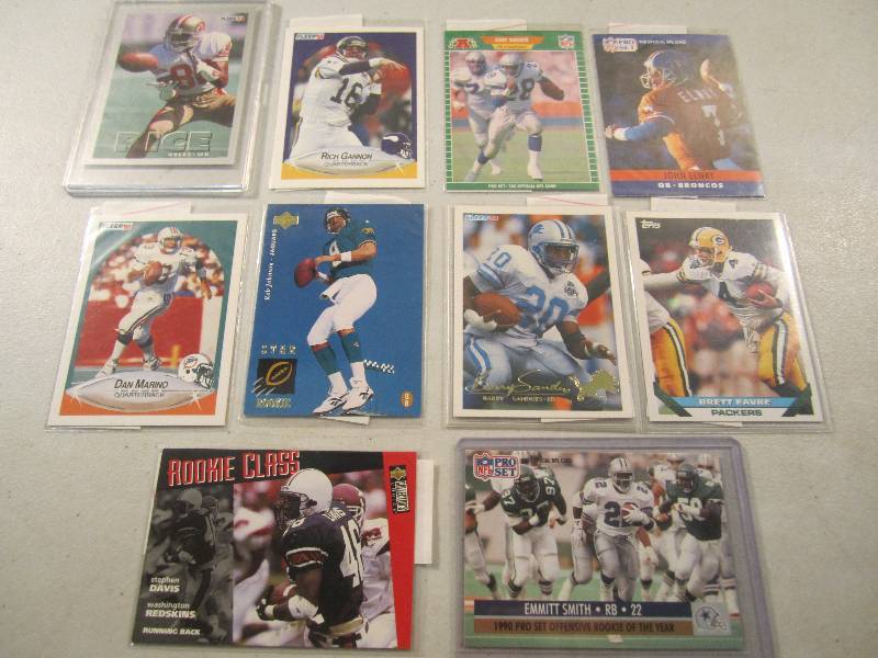 lot 177 image: Lot of 10 Football Cards in Sleeves...