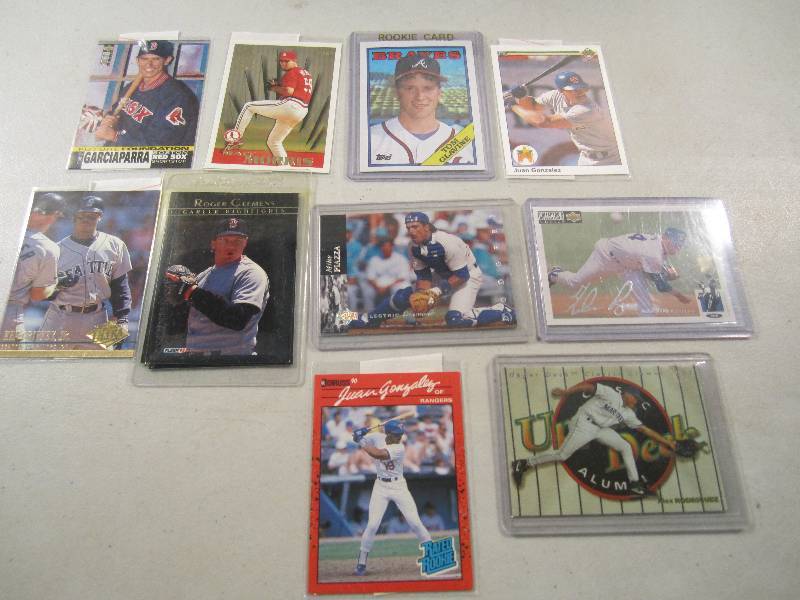 lot 182 image: Lot of 10 Baseball Cards in Sleeves...