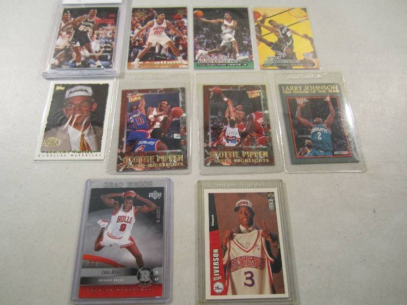 lot 183 image: Lot of 10 Basketball Cards in Sleev...