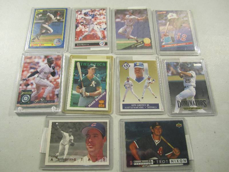lot 190 image: Lot of 10 Baseball Cards in Sleeves...