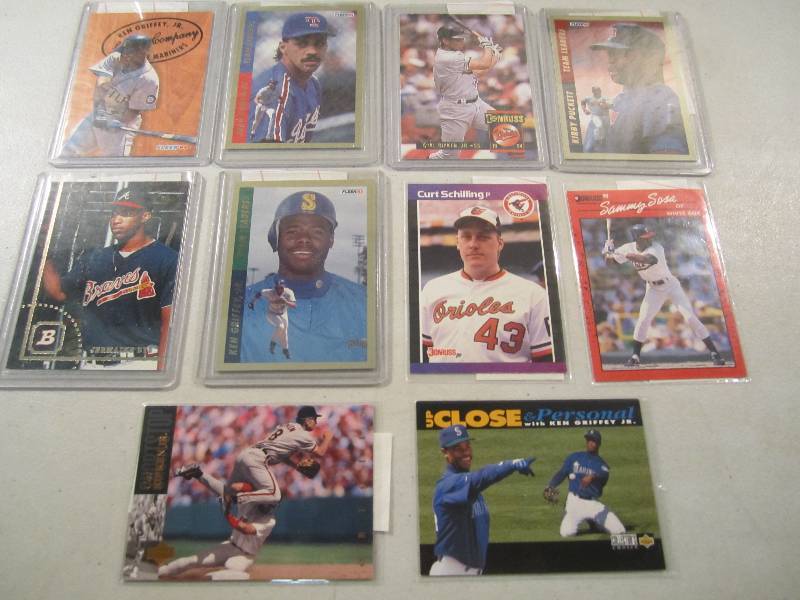 lot 193 image: Lot of 10 Baseball Cards in Sleeves...