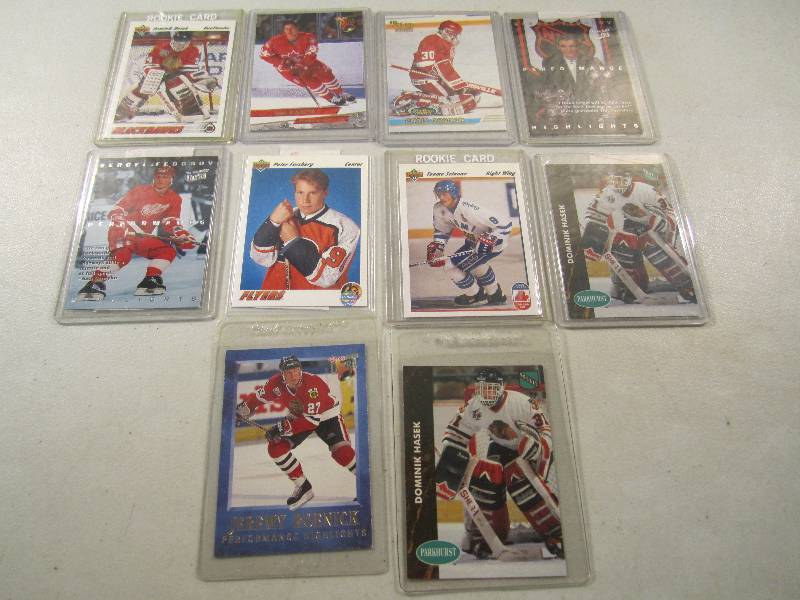 lot 195 image: Lot of 10 Hockey Cards in Sleeves...
