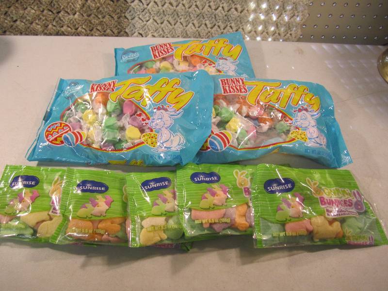 lot 217 image: Lot of 3 Bags Bunny Kisses Taffy Ju...