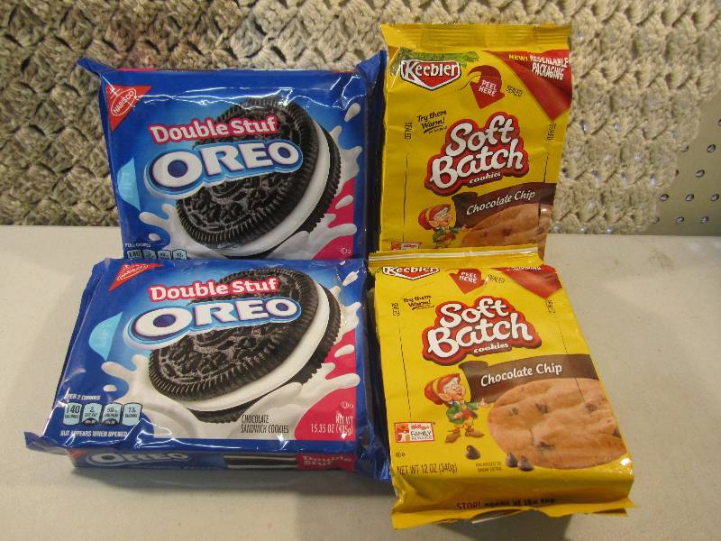 lot 220 image: Lot of 4 Packs Cookies 2 each of Do...