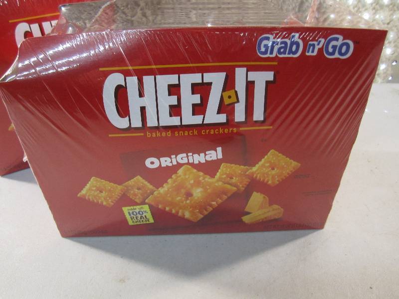 lot 279 image: Lot of 12 Grab n Go Bags Cheez-It ...