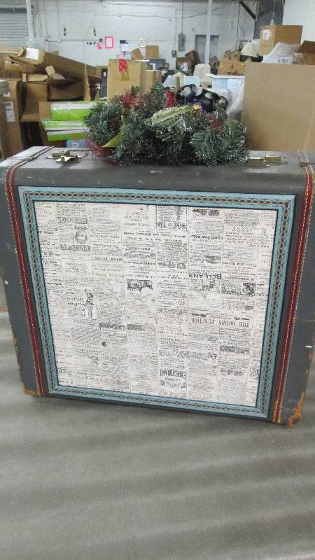 Vintage HolidaySuitcase...