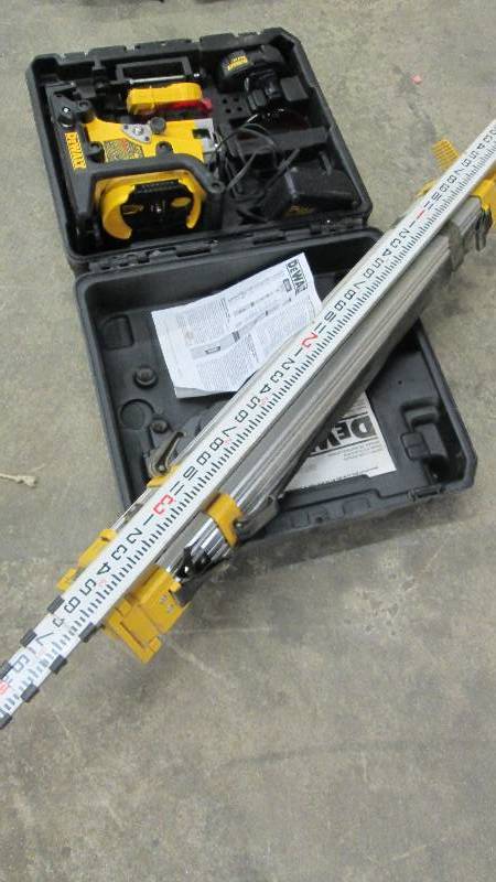 DeWALT DW073 Leveling Laser Level 1...