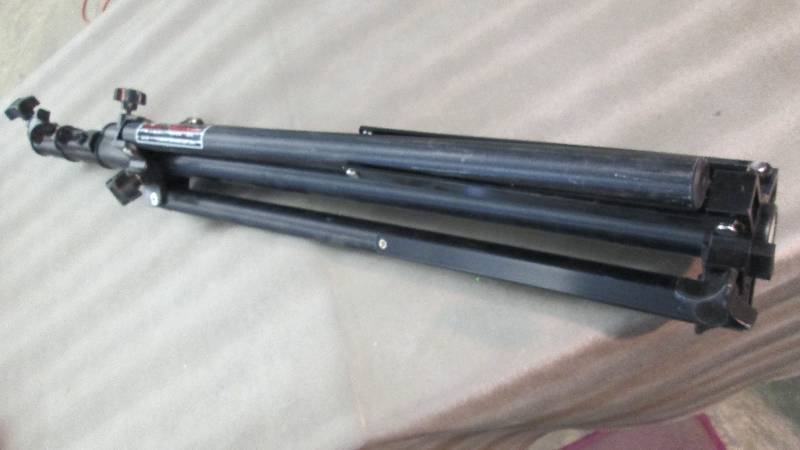 Tripod TAH58...