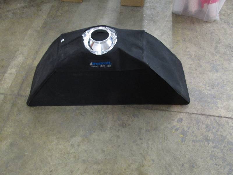 Westcott Lighting Soft Box 36x12 in...