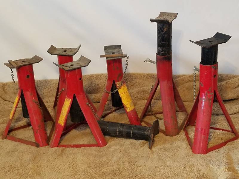CAR JACK STANDS