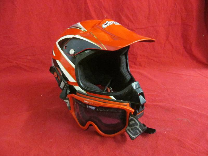 lot 1 image: Cirus Helmet