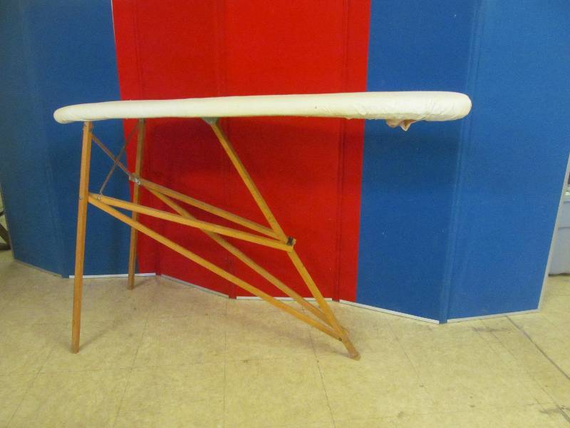 lot 6 image: vintage iron board