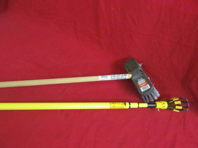 lot 15 image: wash brush, bulb changer pole