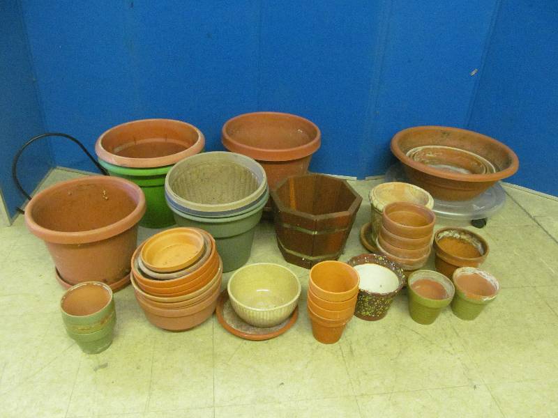 lot 16 image: planters