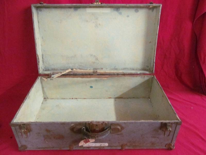 lot 84 image: vintage travelers chest